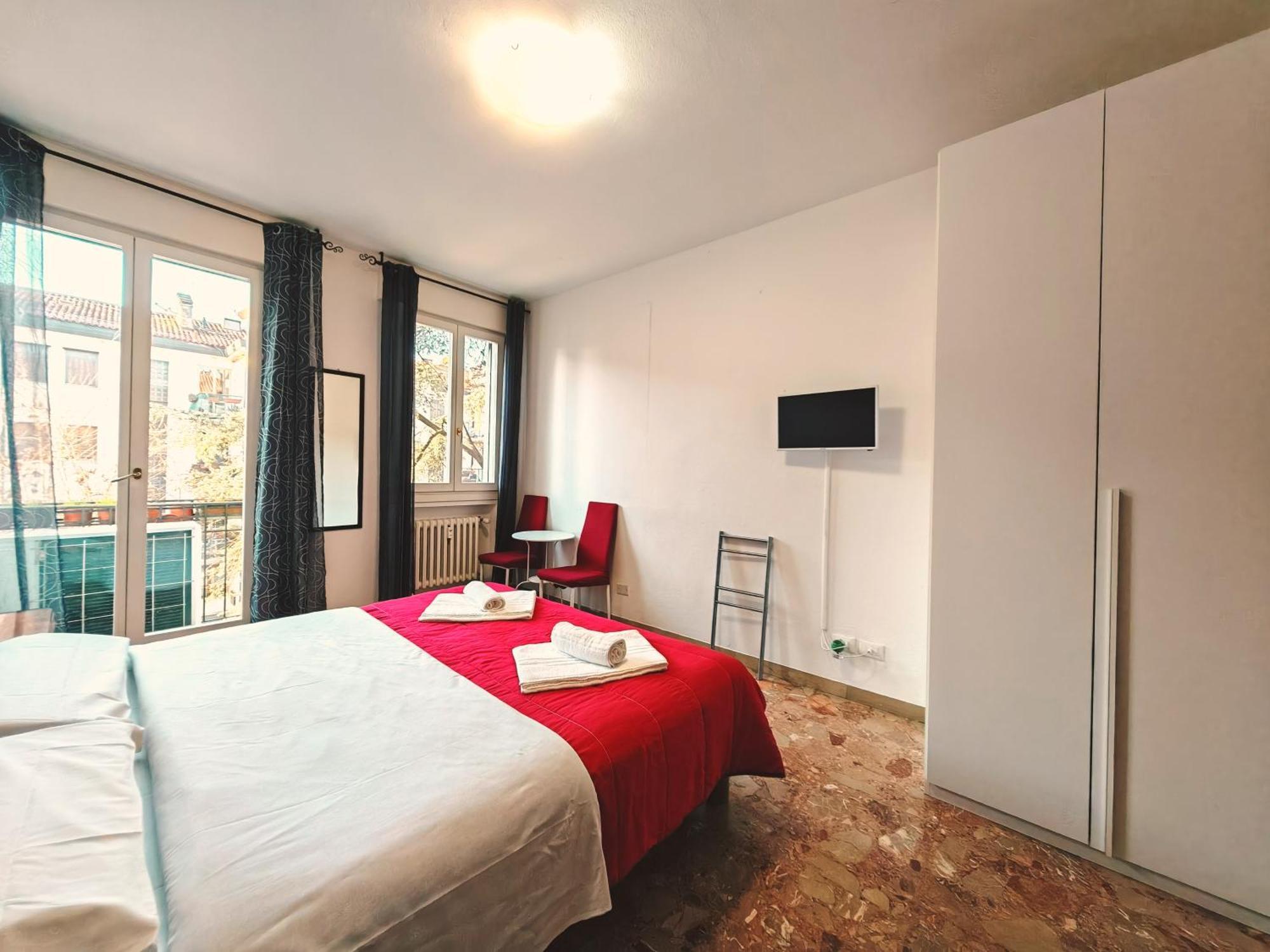 Goldmine Guest House 2 Venice Room photo