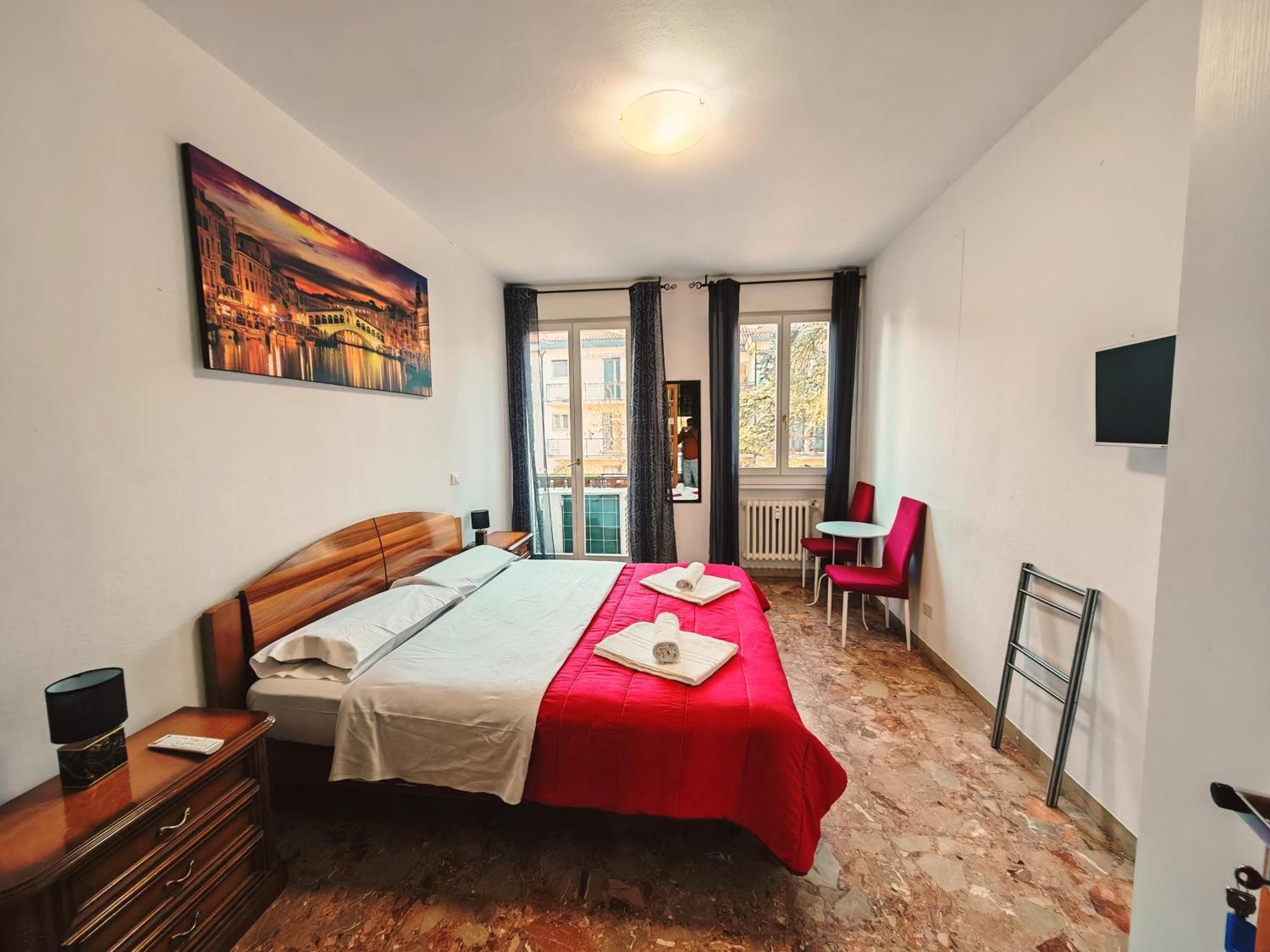 Goldmine Guest House 2 Venice Room photo