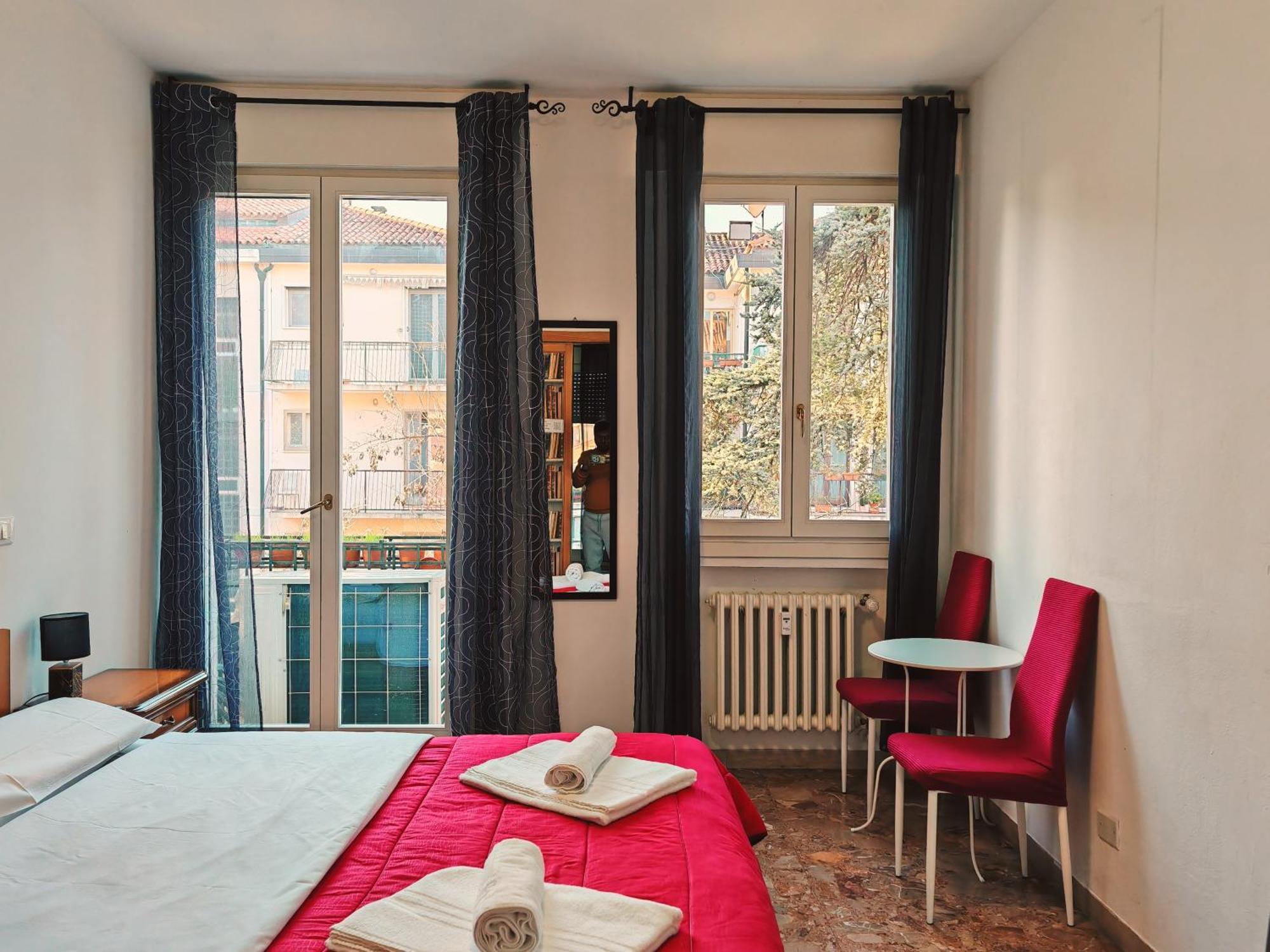 Goldmine Guest House 2 Venice Room photo